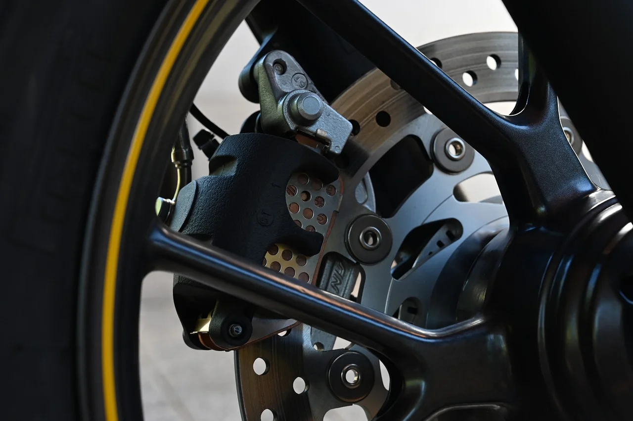 Pro Moto Shop -Pro Moto Shop How to check and replace the brake pads of a motorcycle